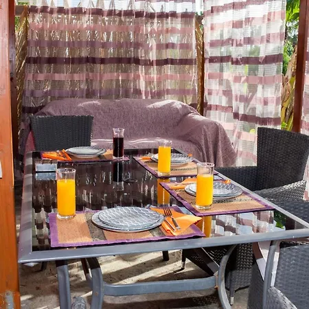 Konstantinos Holiday House *