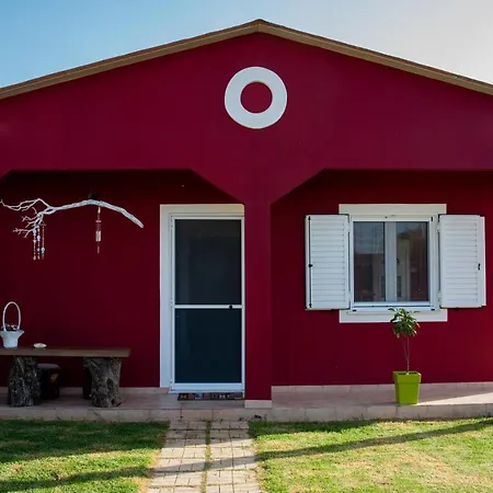 Konstantinos Holiday House *