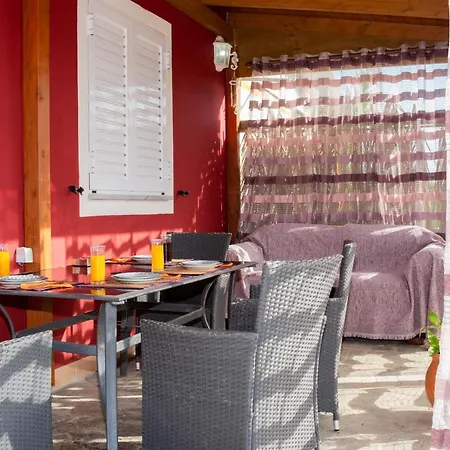 Konstantinos Holiday House Laganas